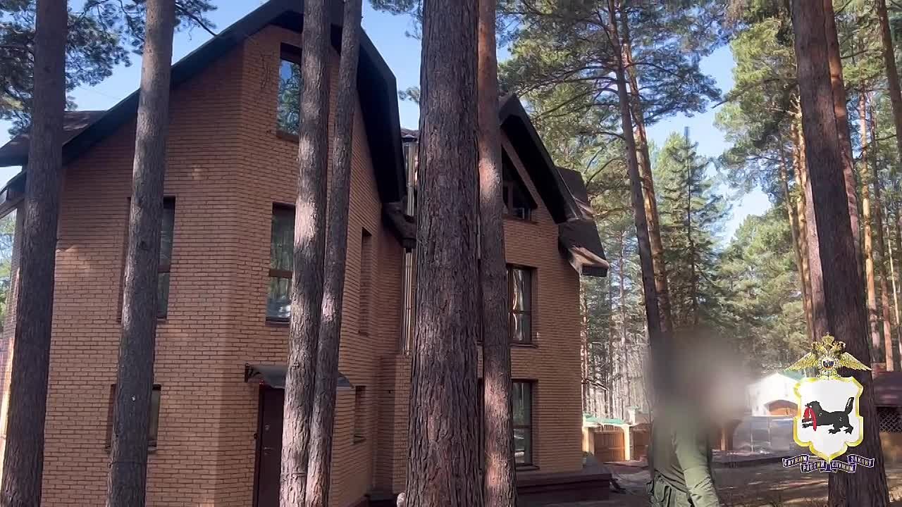 В Иркутской области задержанные полицейскими мужчина и женщина осуждены за многомиллионное мошенничество