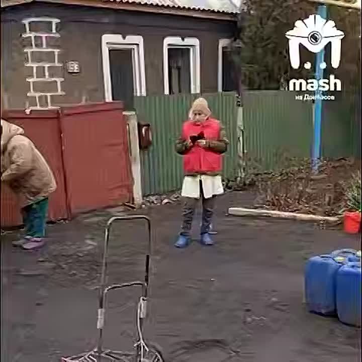 "Увлеченно считать барыши от поставок воды в «братские» солнечные республики, пока русские Донбасса вынуждены набирать воду из луж, – это не просто скотство это поведение типичной выруси"