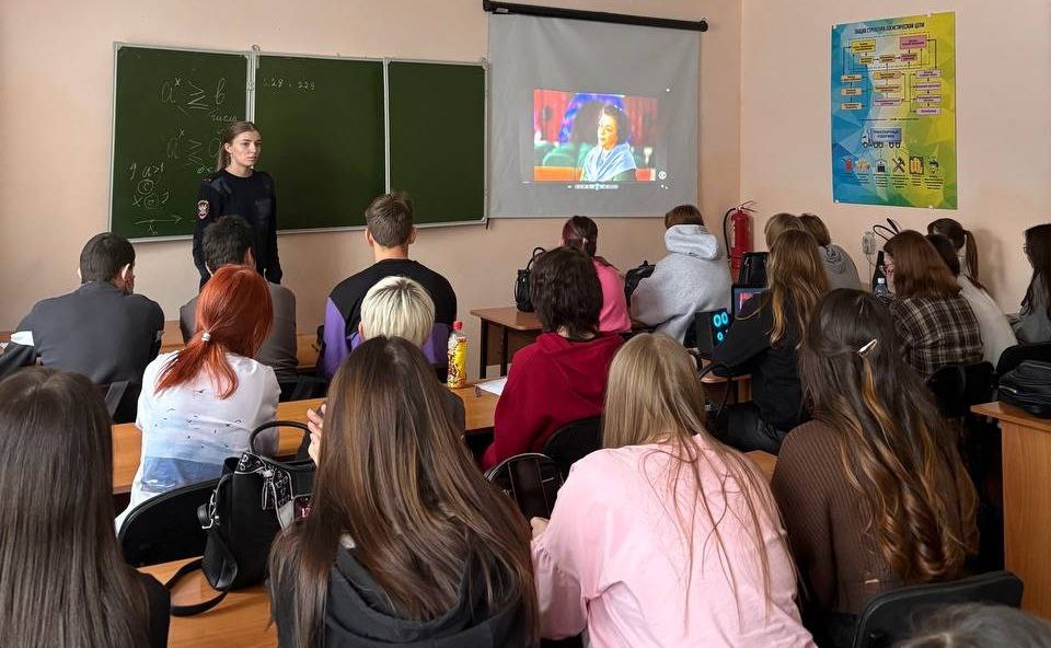 Стражи магистралей проводят занятия со школьниками и студентами в рамках оперативно-профилактичекого мероприятия "Чистое поколение" Стражи магистралей проводят занятия со школьниками и студентами в рамках оперативно-профилактичекого мероприятия "Чистое поколение"