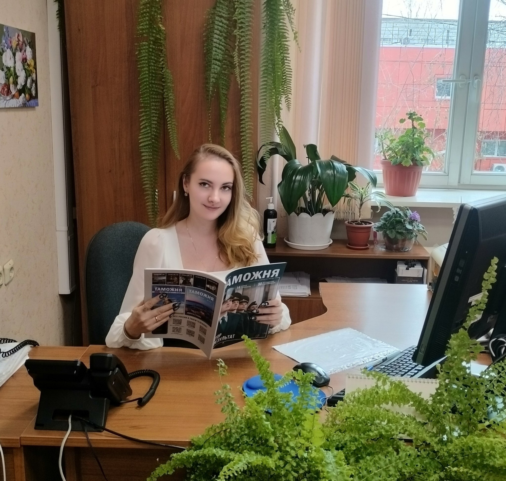 Документовед отдела документационного обеспечения Иркутской таможни Евгения Чащина - новая участница фотоконкурса «Краса Иркутской таможни - 2025»