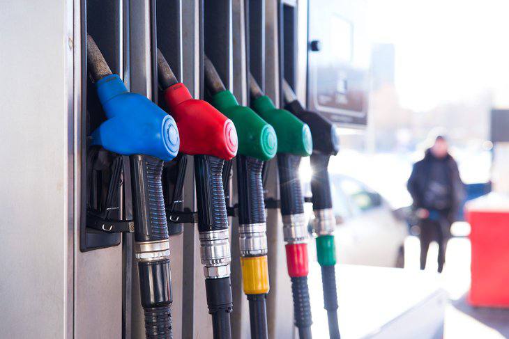 Ассортимент на АЗС расширяется: к бензину и дизелю добавили серу и воду