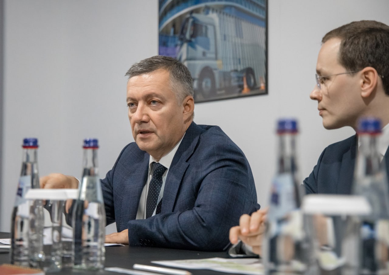 Основные направления транспортной деятельности региона обсудили министр транспорта РФ Андрей Никитин и Игорь Кобзев Основные направления транспортной деятельности региона обсудили министр транспорта РФ Андрей Никитин и Игорь Кобзев