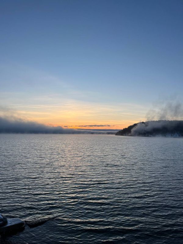 Красивый восход солнца в ленту