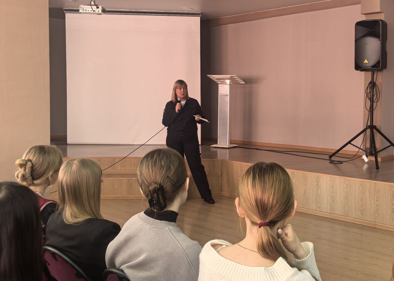 В Иркутске в рамках всероссийской акции «Чистое поколение - 2025» транспортные полицейские посетили Иркутский колледж экономики, сервиса и туризма В Иркутске в рамках всероссийской акции «Чистое поколение - 2025» транспортные полицейские посетили Иркутский колледж экономики, сервиса и туризма