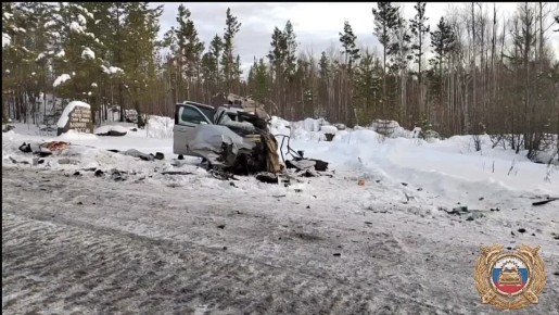 В Братском районе два человека погибли в аварии с большегрузом