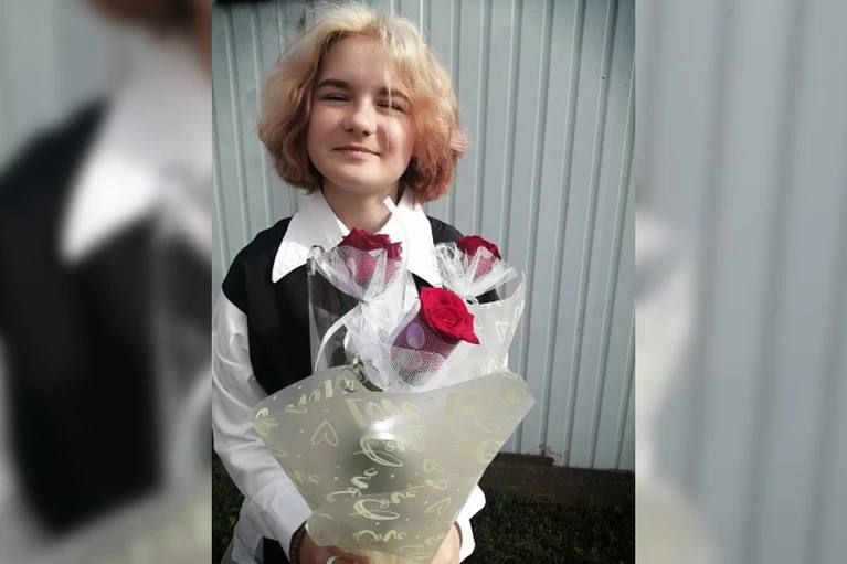 «Сидел в суде и улыбался…»: семья 12-летней школьницы уже год не может оправиться после жестокого убийства дочери