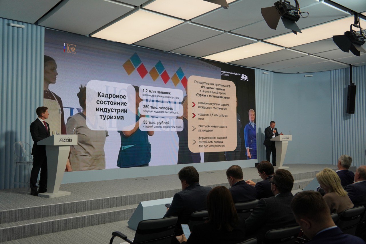 Игорь Кобзев предложил открыть новые направления в вузах и учреждениях СПО Сибири и Дальнего Востока для подготовки кадров для туристической отрасли Игорь Кобзев предложил открыть новые направления в вузах и учреждениях СПО Сибири и Дальнего Востока для подготовки кадров для туристической отрасли