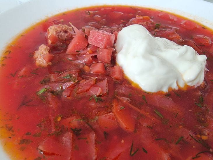 Не варите борщ: этот способ приготовит его в два раза быстрее, а вкус будет как у бабушки