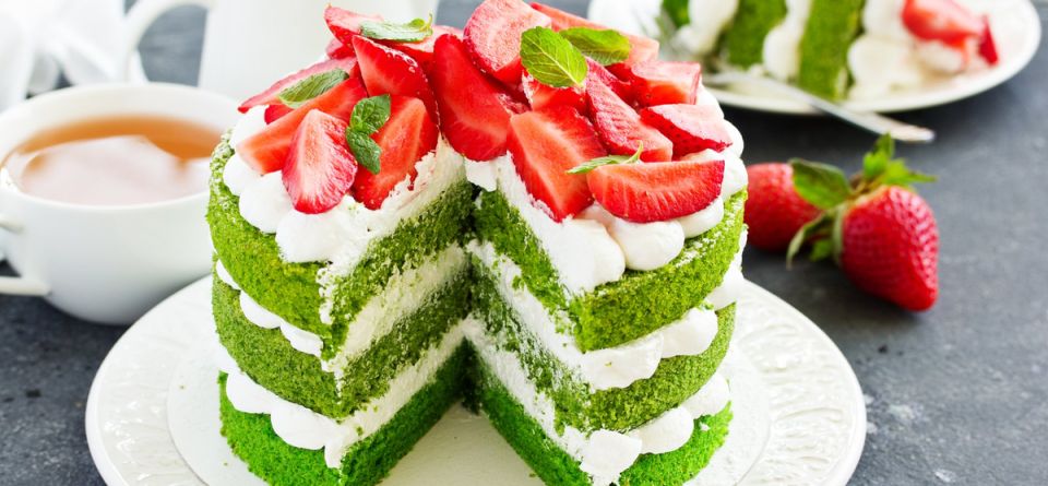 Шпинатный торт со сливочным кремом: как вкусно удивить