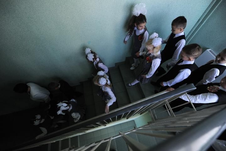 «Нам не разрешают выходить на уроке»: школьники из Иркутска пожаловались, что им можно ходить в туалеты только на перемене