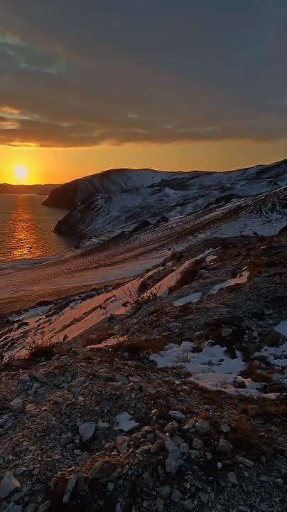 Начинаем день с того, что смотрим на красивейшие байкальские закаты