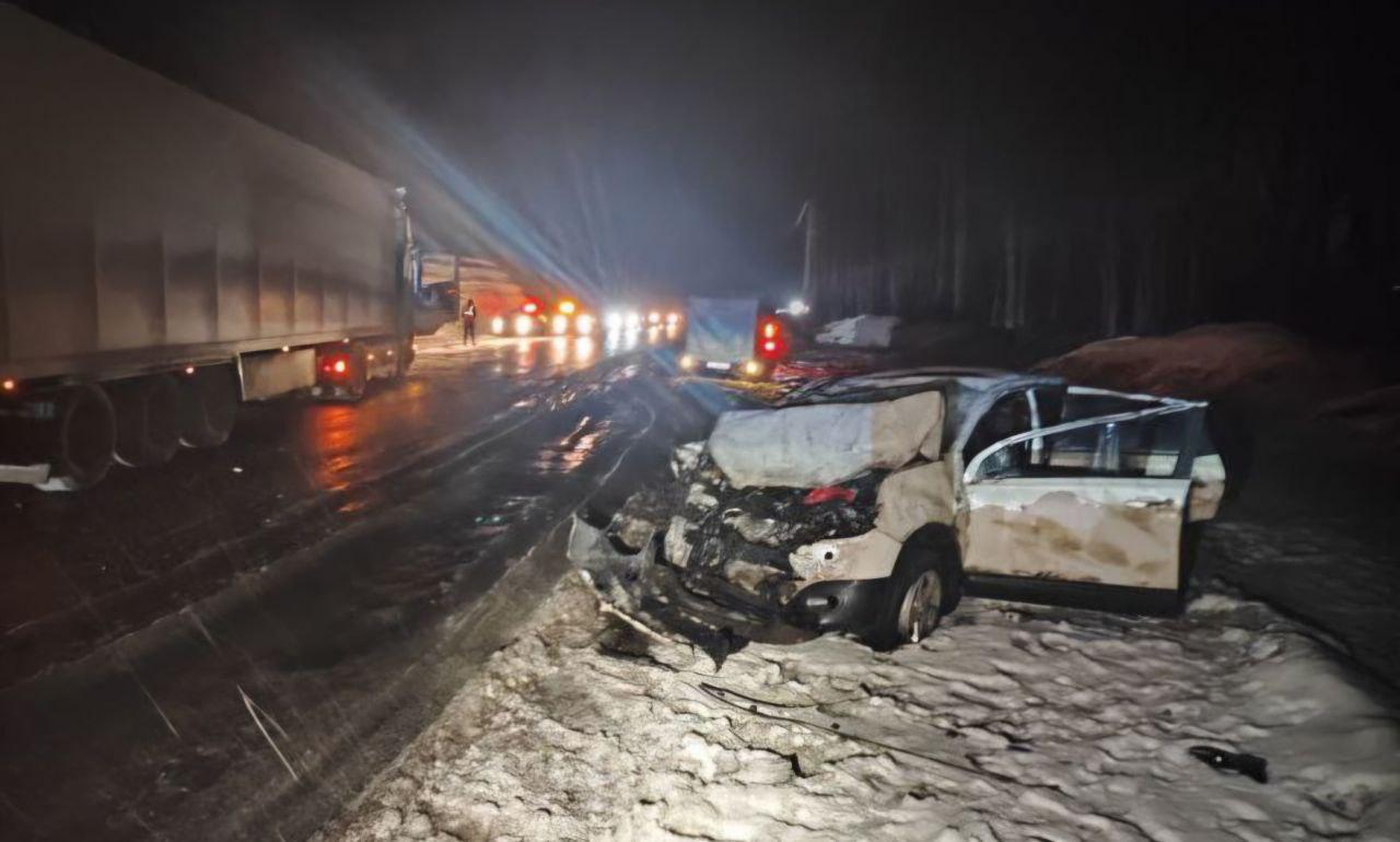 В Слюдянском районе три человека пострадали в ДТП с фурой В Слюдянском районе три человека пострадали в ДТП с фурой