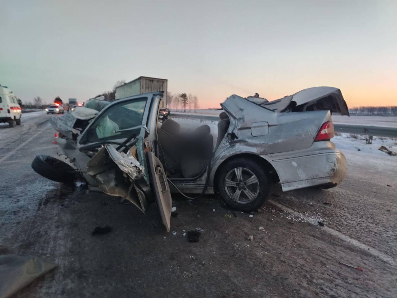 Три ребенка и водитель погибли в страшной аварии в Иркутской области