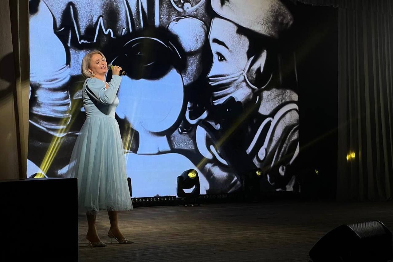 Сотрудники Иркутской городской больницы № 6 награждены ведомственными наградами в честь 70-летия медучреждения Сотрудники Иркутской городской больницы № 6 награждены ведомственными наградами в честь 70-летия медучреждения