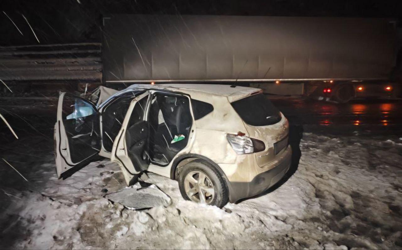 В Слюдянском районе три человека пострадали в ДТП с фурой