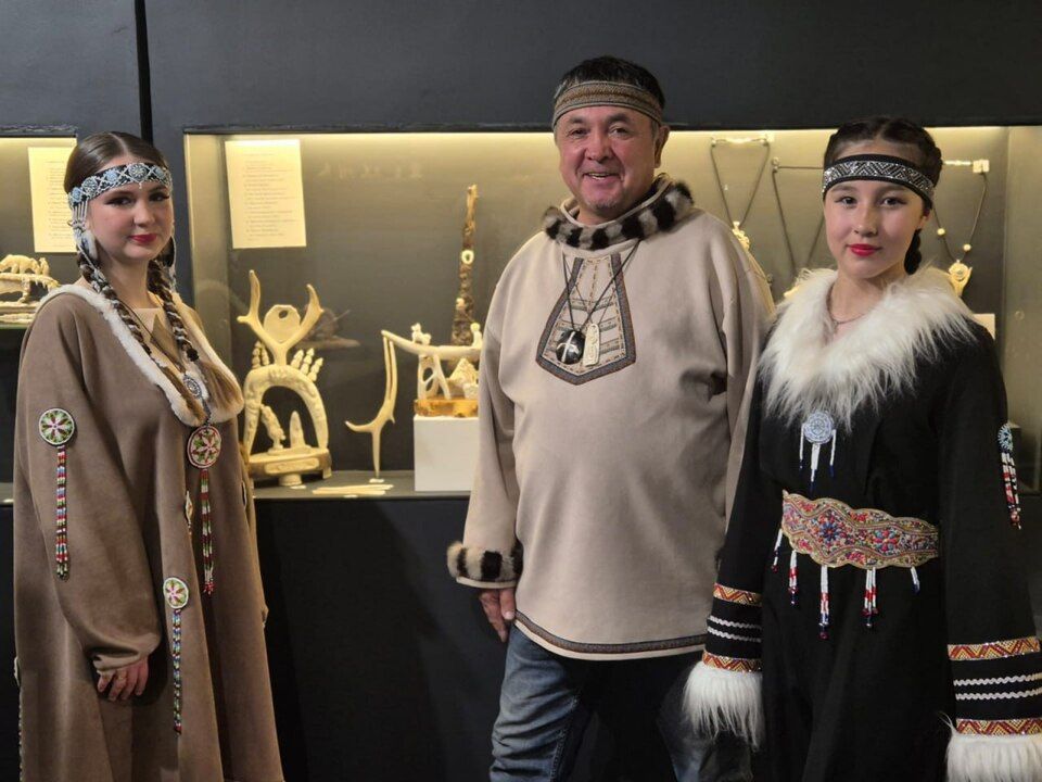 От Магадана до Анги. Иркутский мастер-косторез показал свои работы на международном фестивале