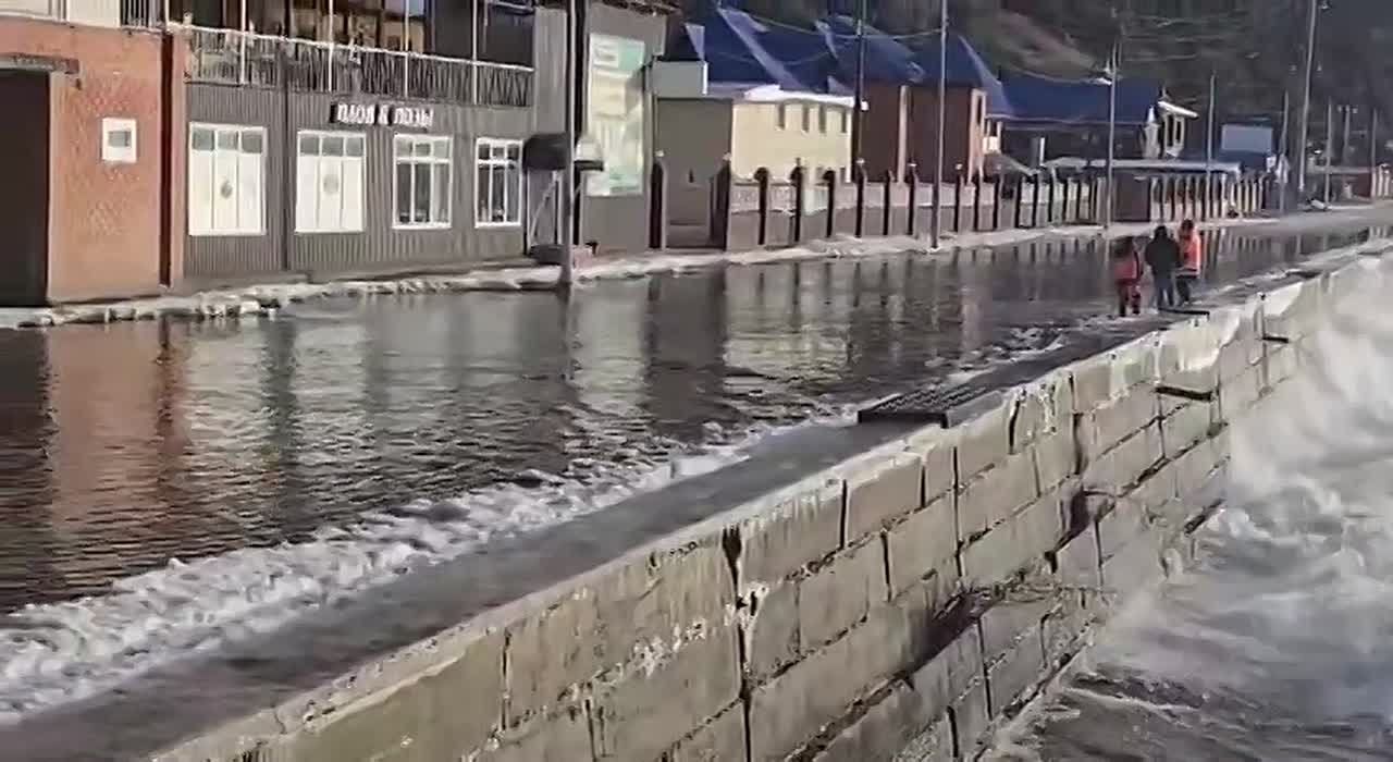 Вот это мощь! Кажется, Байкал показать себя во всей красе