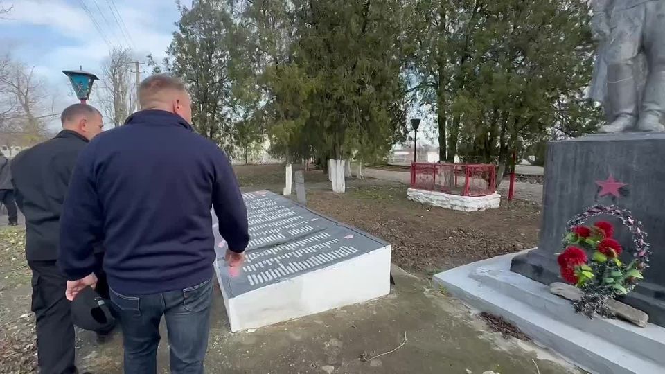 Игорь Кастюкевич: В селе Зеленое Верхнерогачикского района Херсонской области побывал на памятном мемориале, посвящённом воинам Великой Отечественной Войны.