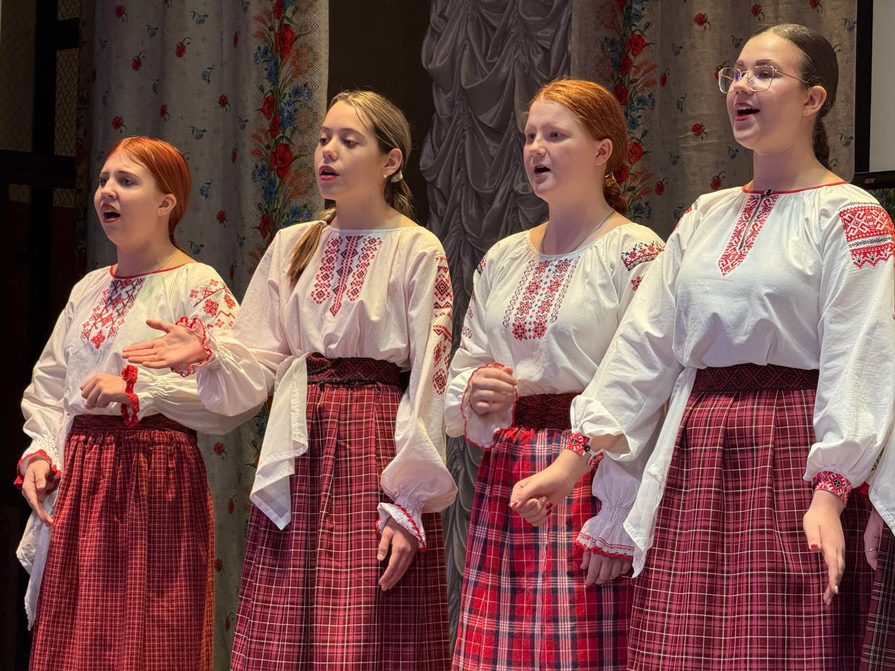 Областной фестиваль «Михайлов день» состоялся в савватеевском ДК «Нива» Областной фестиваль «Михайлов день» состоялся в савватеевском ДК «Нива»