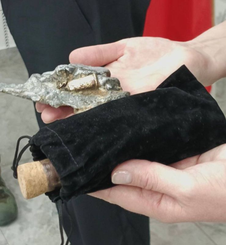 В Нижнеудинске в торжественной обстановке родственникам солдата, погибшего в Великую Отечественную войну, передали его орден, найденный поисковиками спустя 80 лет