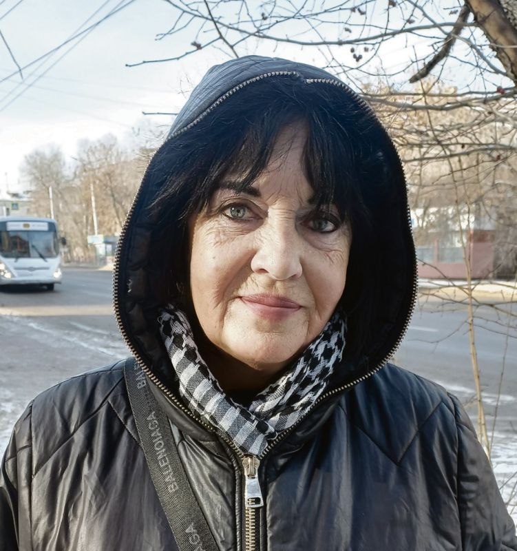 Ирина Иванова, продавец:. — Я всегда восхищаюсь памятником Александру III, потому что он, наверное, самый величественный в нашем городе