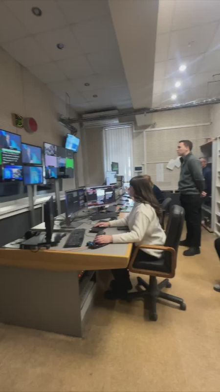 За первым эфиром в новой студии наблюдает вся команда «Вести-Иркутск»