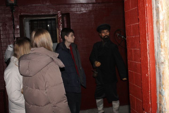 Транспортные полицейские организовали для лицеистов РЖД экскурсию в музей Иркутского тюремного замка, функционирующий в СИЗО-1 г. Иркутска