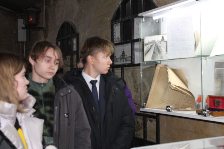 Транспортные полицейские организовали для лицеистов РЖД экскурсию в музей Иркутского тюремного замка, функционирующий в СИЗО-1 г. Иркутска Транспортные полицейские организовали для лицеистов РЖД экскурсию в музей Иркутского тюремного замка, функционирующий в СИЗО-1 г. Иркутска