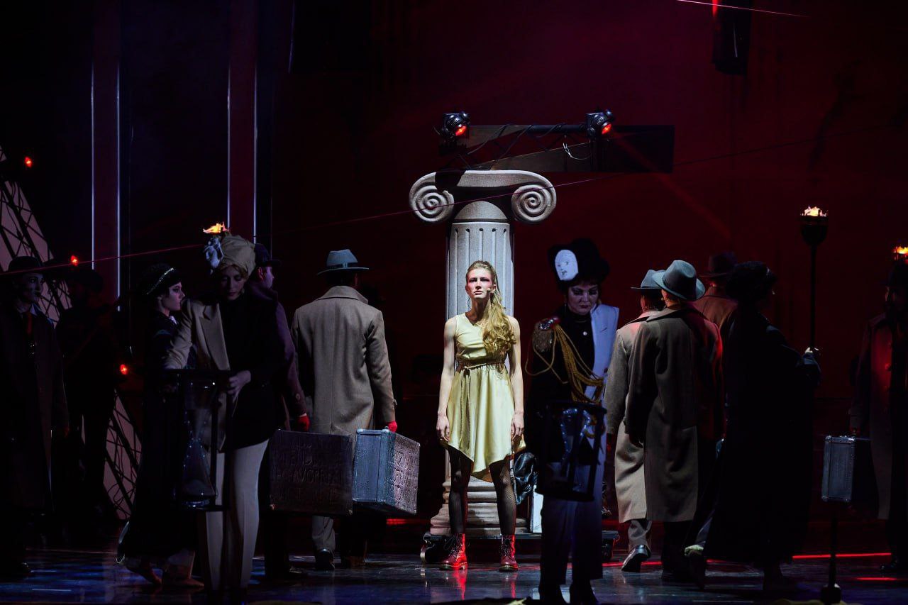 Спектакль «Антигона» Иркутского музыкального театра им. Н. М. Загурского вошел в шорт-лист «Золотой Маски» Спектакль «Антигона» Иркутского музыкального театра им. Н. М. Загурского вошел в шорт-лист «Золотой Маски»