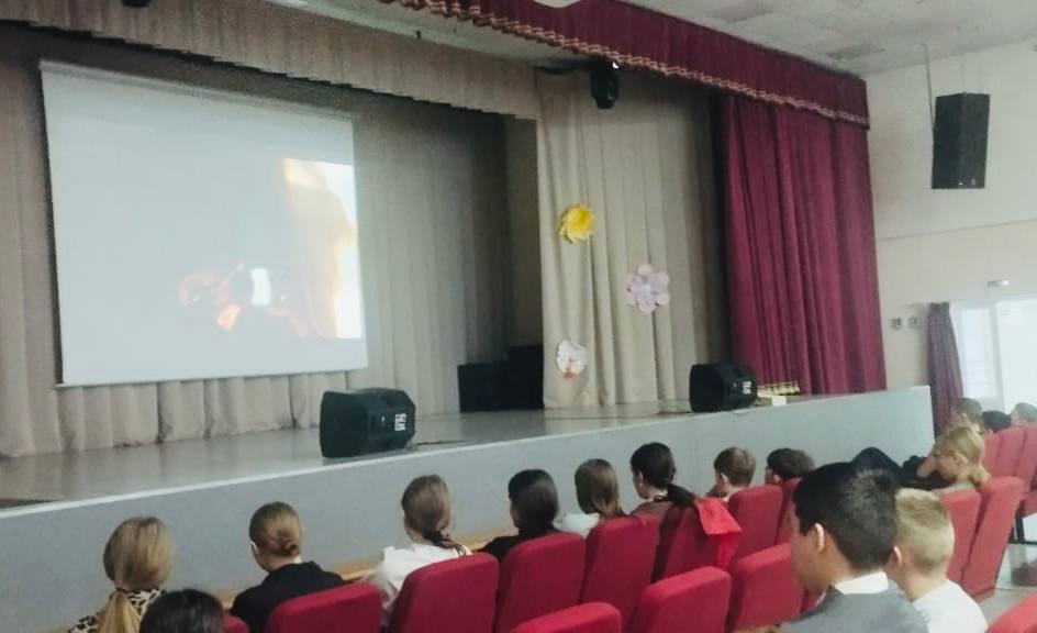 В Ангарске сотрудники транспортной полиции рассказали школьникам о методах противостояния вербовке в социальных сетях