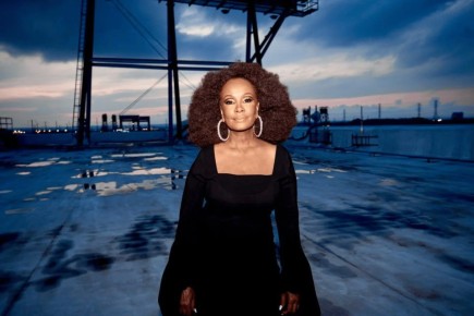 2  2025 ,    XX    ,              Vivian Sessoms