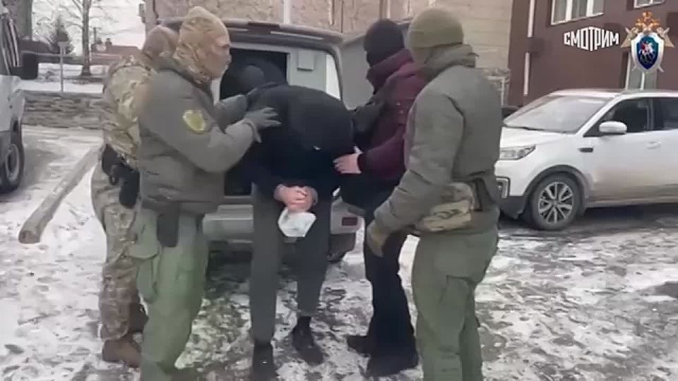 В Иркутске арестованы двое мужчин, которые обстреляли на дороге машину с двумя девушками, сообщили в СК. Водитель вовремя успела среагировать и свернуть с дороги