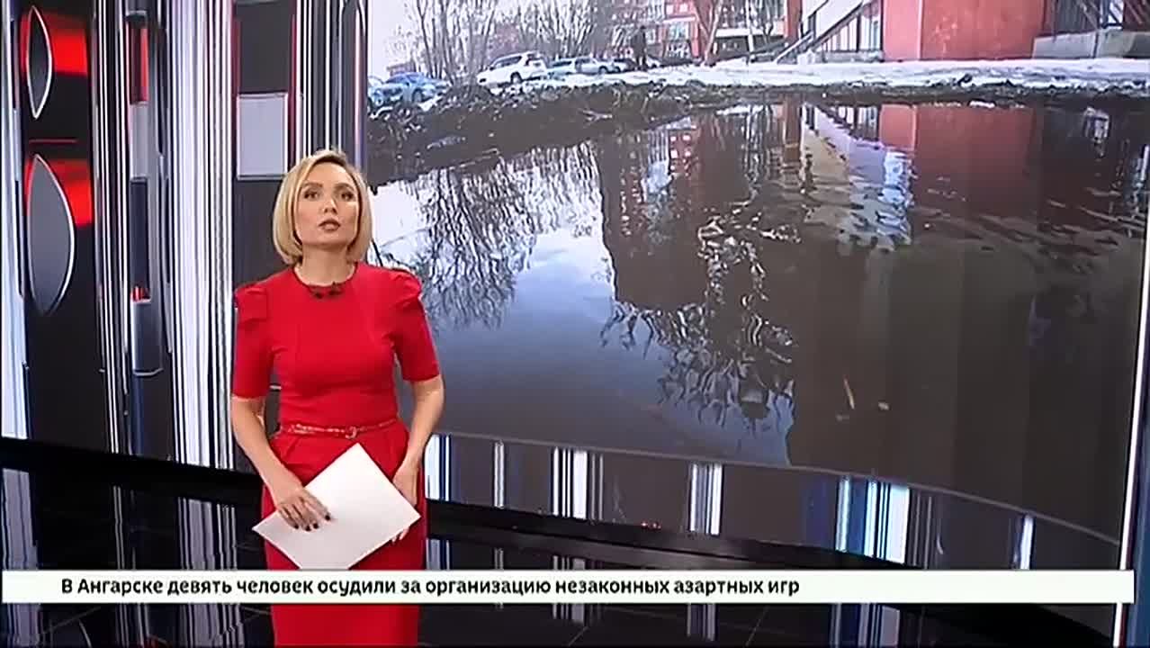 Кипяток из колодца. Жильцы дома на улице Пискунова в Иркутске жалуются на горячие лужи во дворе