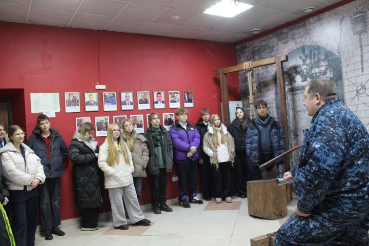 Транспортные полицейские организовали для лицеистов РЖД экскурсию в музей Иркутского тюремного замка, функционирующий в СИЗО-1 г. Иркутска Транспортные полицейские организовали для лицеистов РЖД экскурсию в музей Иркутского тюремного замка, функционирующий в СИЗО-1 г. Иркутска
