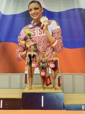 Иркутская спортсменка, мастер спорта России Ника Резник завоевала три медали на всероссийских соревнованиях по художественной гимнастике памяти Заслуженного тренера СССР Г.П. Горенковой, которые с 19 по 23 ноября проходили в...