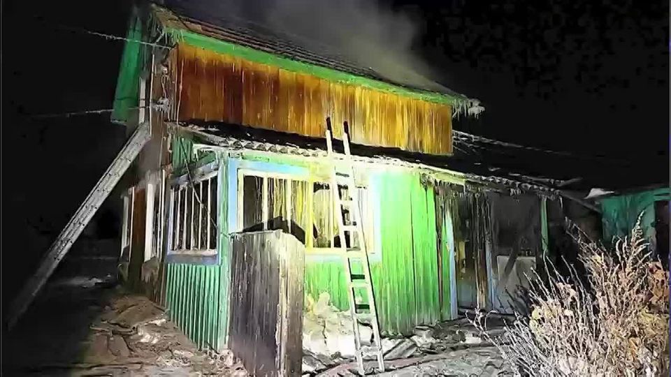 Уголовное дело по факту гибели двух несовершеннолетних на пожаре возбудили следователи в Братском районе