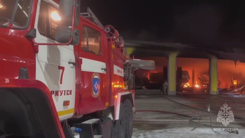 Цех по производству стеновых панелей горит в Иркутске по улице Полярной на площади 4,8 тыс