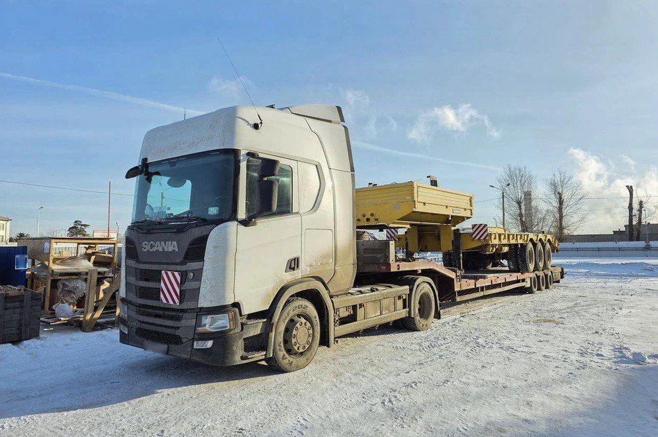 Из Иркутска в зону спецоперации отправили 17-тонный трал для перевозки тяжелой техники, такой как танки и экскаваторы