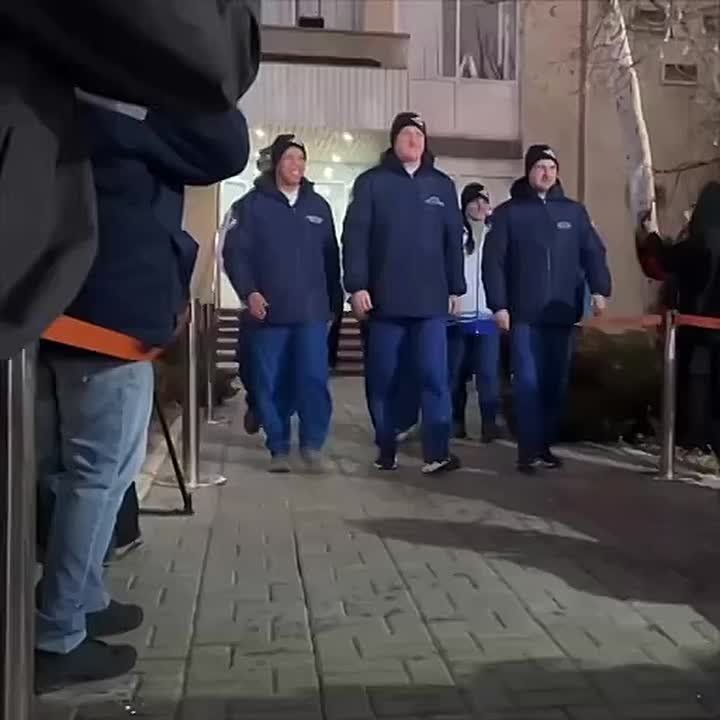 До старта – считанные часы! Экипаж МКС отправился на Байконур