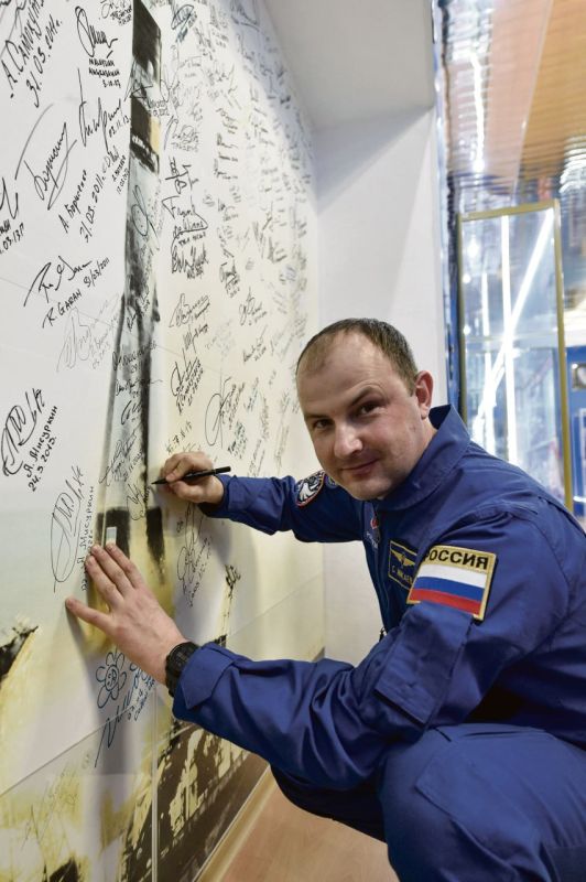 Наш человек в космосе! 27 ноября весь Иркутск провожал на орбиту Сергея Микаева