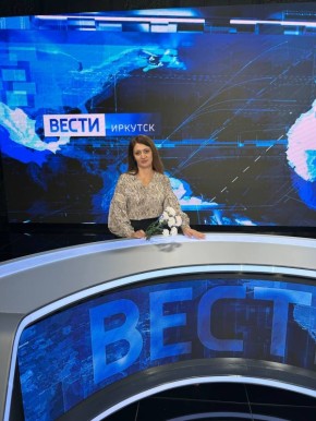 Моя красотка мама посмотрела на наши рабочие места, музей, новую студию и эфирную