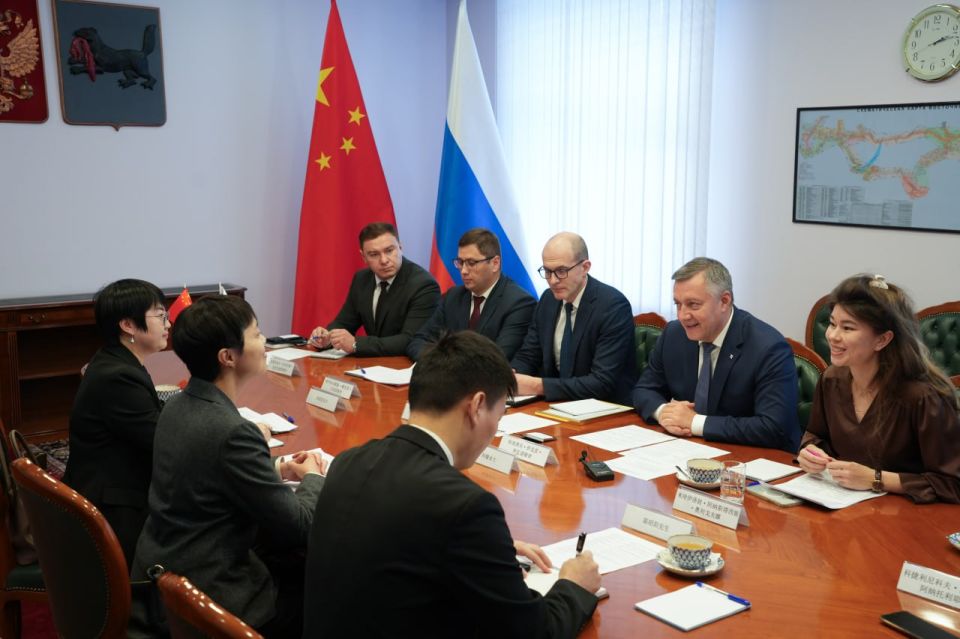 Губернатор Приангарья встретился с вновь назначенным Генеральным консулом КНР в Иркутске Губернатор Приангарья встретился с вновь назначенным Генеральным консулом КНР в Иркутске