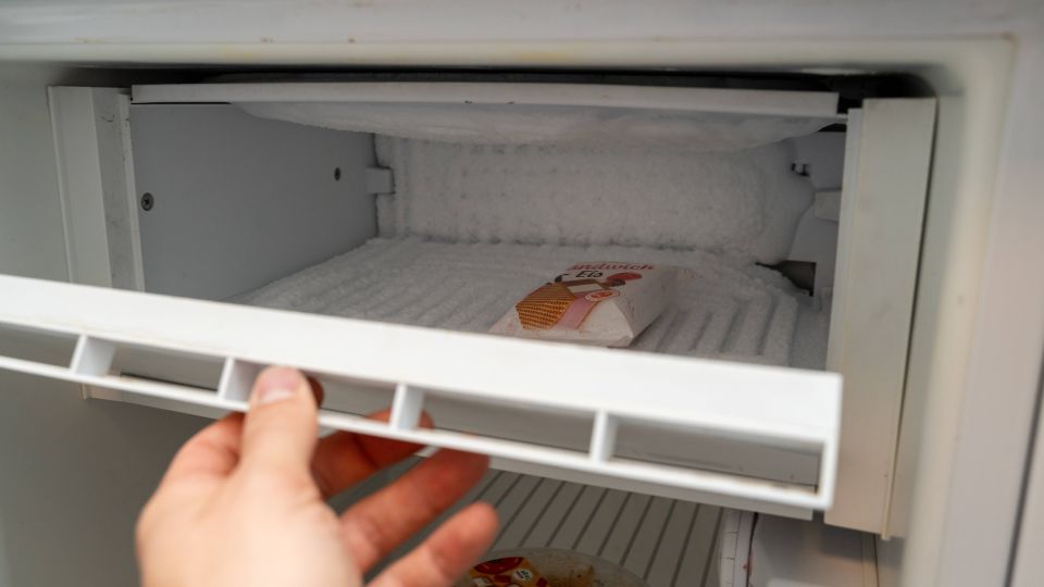 Вот зачем ушлые хозяйки кладут монету в морозилку: дело вовсе не в приметах