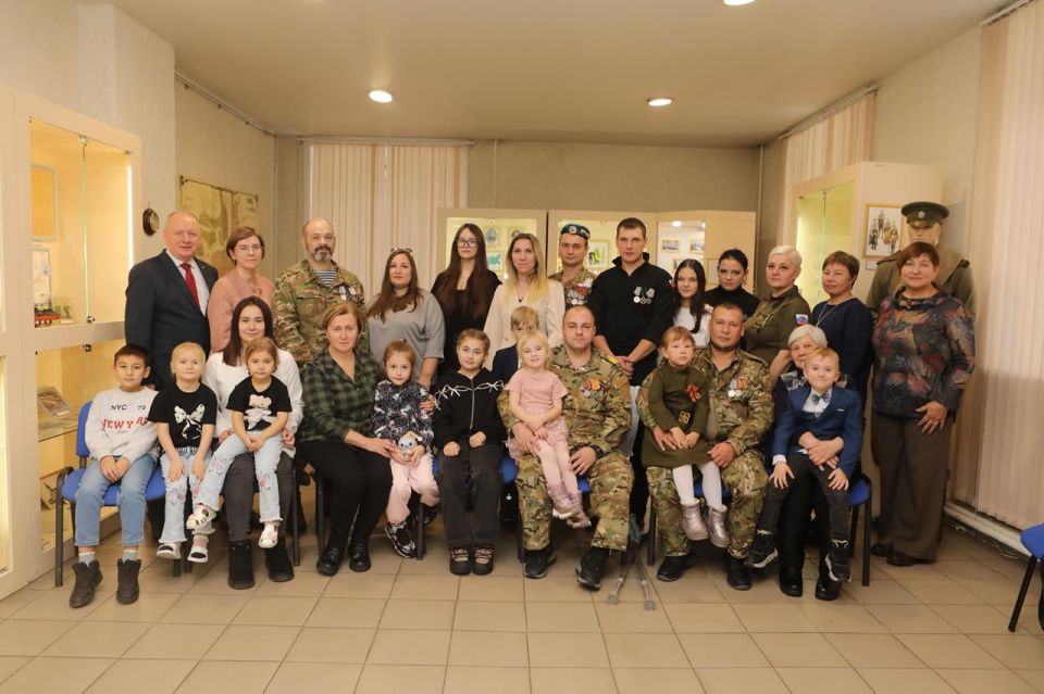 В музее истории Иркутска 29 ноября состоялась третья встреча героев проекта «Защитники Отечества: связь поколений» В музее истории Иркутска 29 ноября состоялась третья встреча героев проекта «Защитники Отечества: связь поколений»