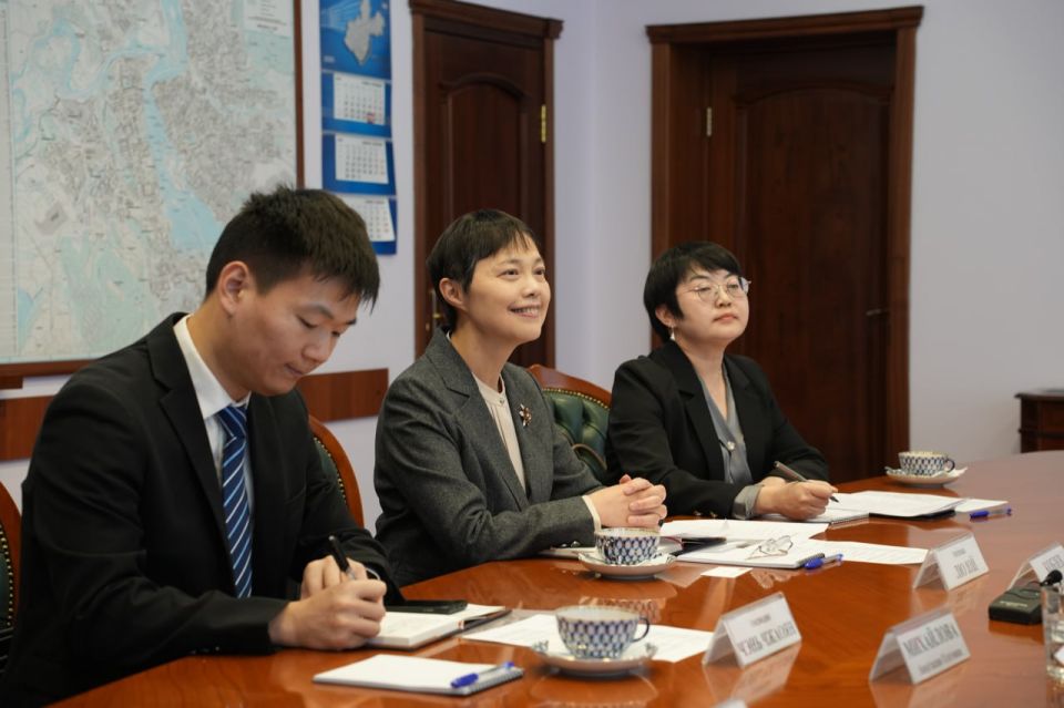 Губернатор Приангарья встретился с вновь назначенным Генеральным консулом КНР в Иркутске Губернатор Приангарья встретился с вновь назначенным Генеральным консулом КНР в Иркутске