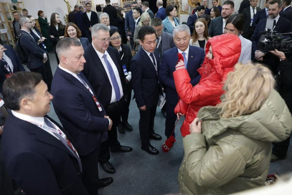 Первый форум регионов России и Монголии объединил представителей 14 регионов и аймаков двух стран Первый форум регионов России и Монголии объединил представителей 14 регионов и аймаков двух стран