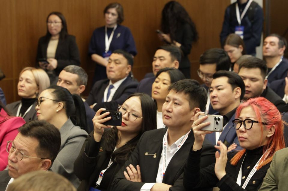 Первый форум регионов России и Монголии объединил представителей 14 регионов и аймаков двух стран Первый форум регионов России и Монголии объединил представителей 14 регионов и аймаков двух стран