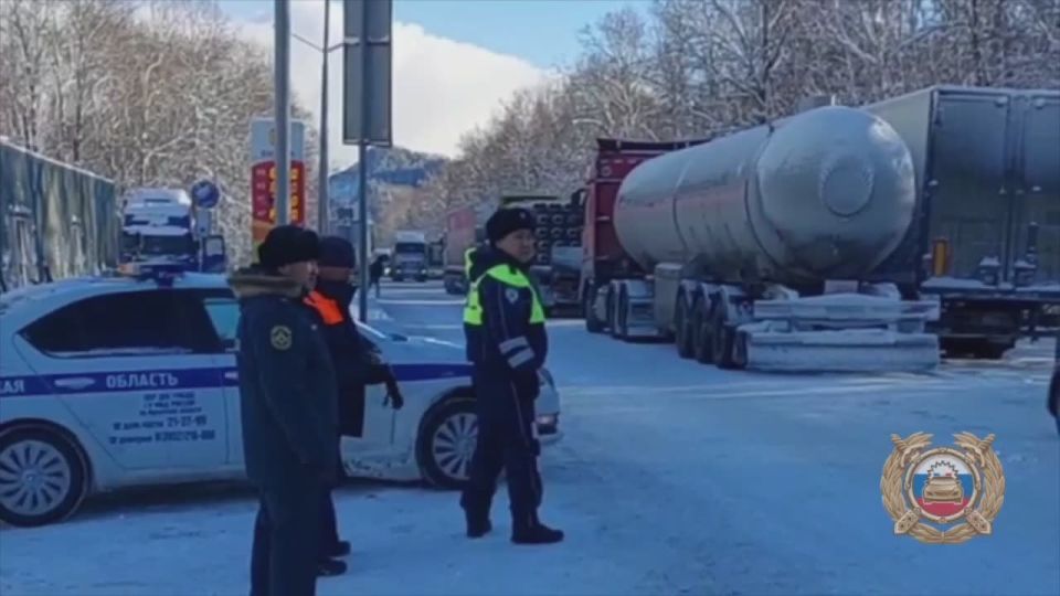 Обстановка в Слюдянском районе Иркутской области, где образовались заторы на федеральной трассе «Байкал» из-за непогоды