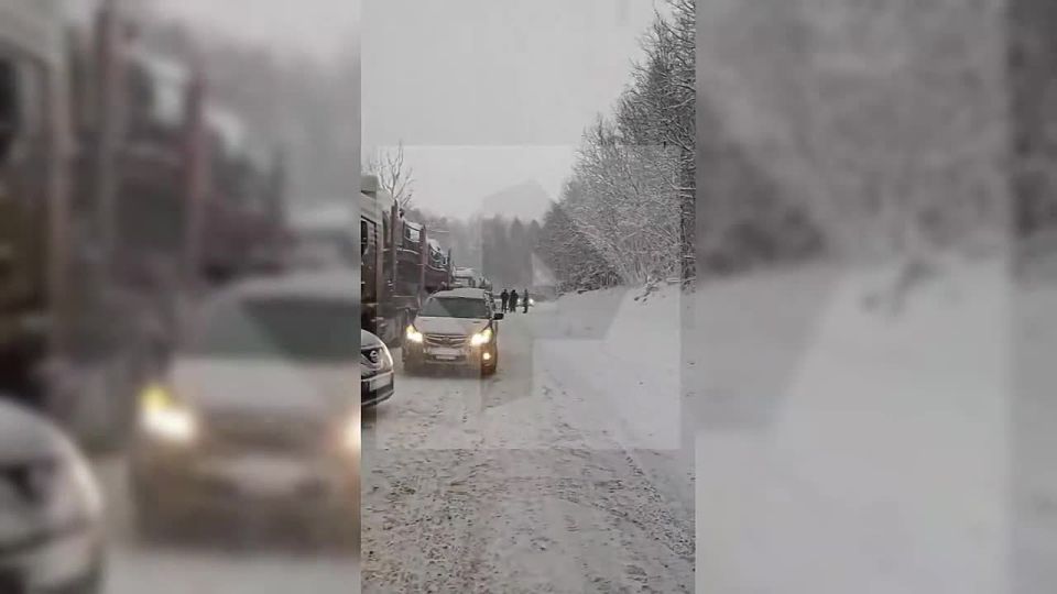 Гигантская пробка на трассе "Байкал" начала рассасываться — есть движение в сторону Иркутска, но не в сторону Байкальска