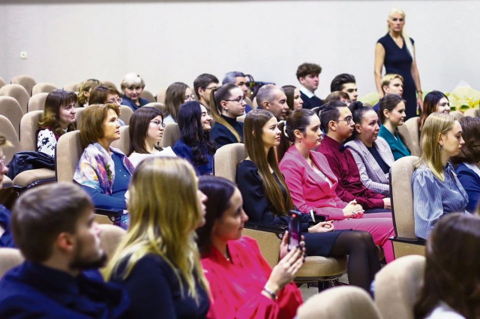 Молодые ученые, аспиранты и студенты получили стипендии мэра Иркутска